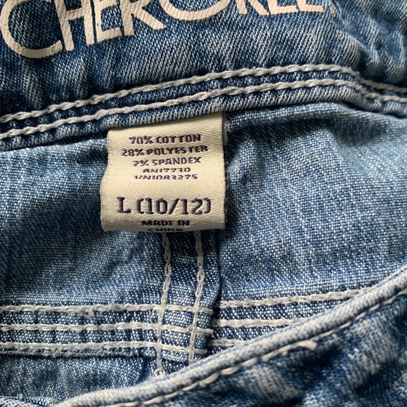 Jean Shorts - Picture 2 of 2